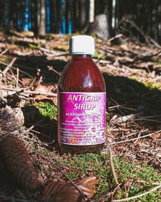 Novinka, přírodní, s láskou vyráběné sirupy od paní Červinkové Úžasné v tomto období, děti je také milují 😍 Různé druhy...